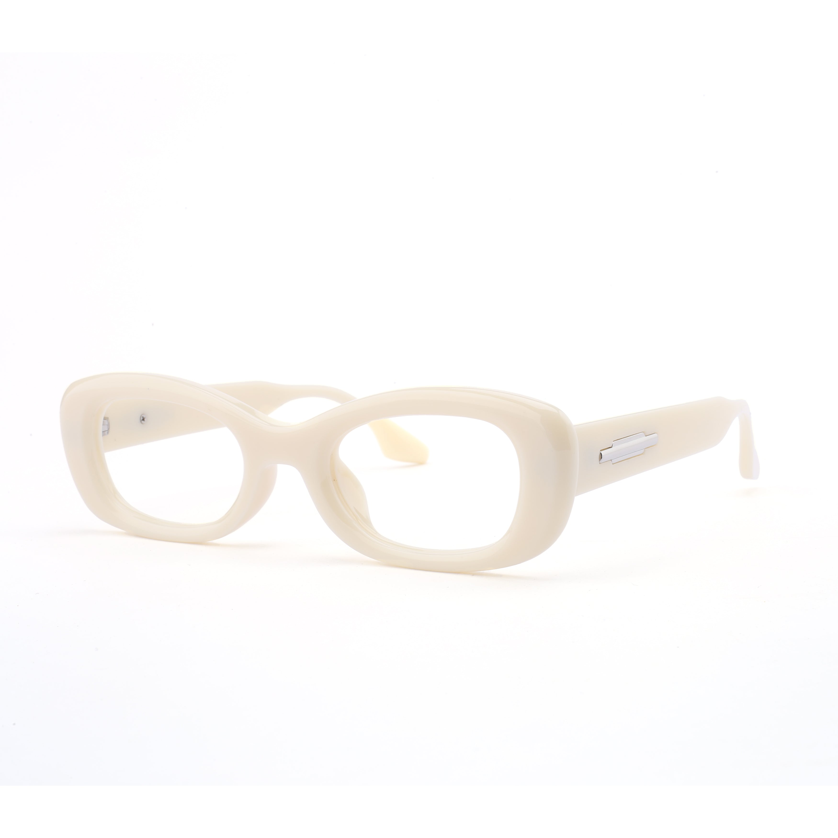 #color_ccreamy white