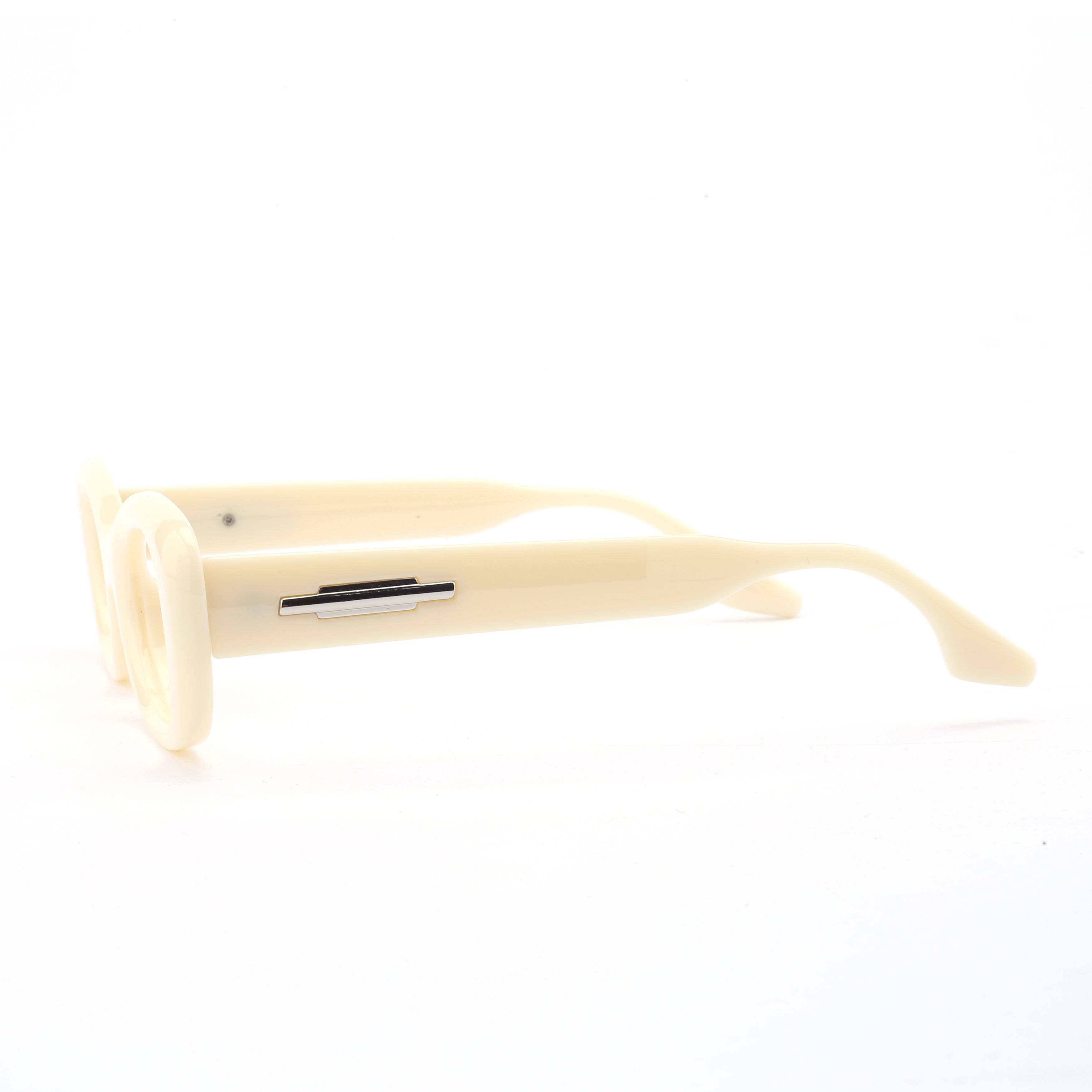 #color_ccreamy white