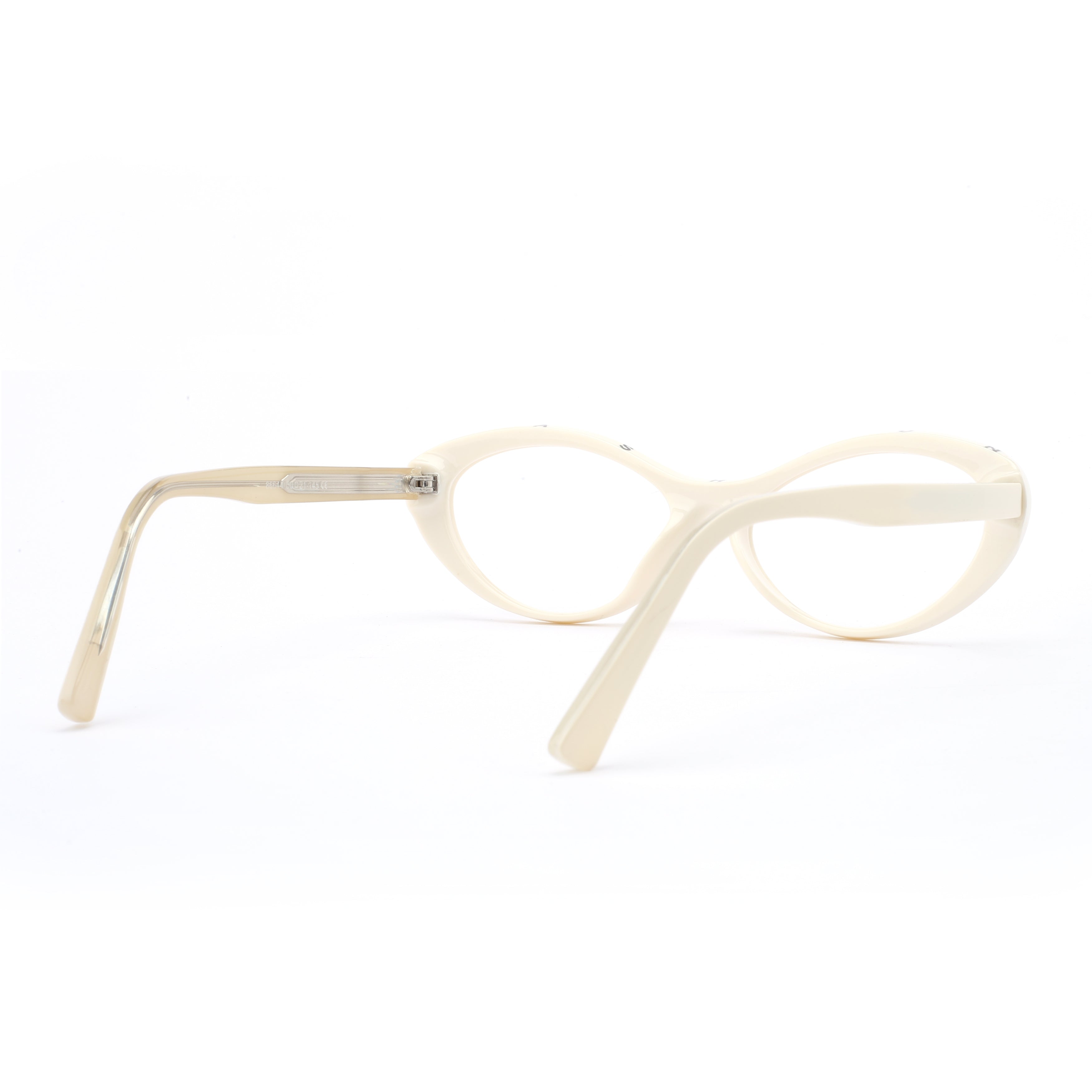 #color_milky ivory white